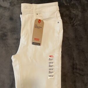 Women's Levi's 721 High Rise Skinny Jeans in White Size 28x30. NWT